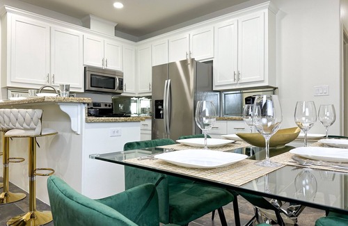 McAllen Condo | Las Jollas Luxurious Condo w/Pool & Garage, Very Close to Shopping and Airport