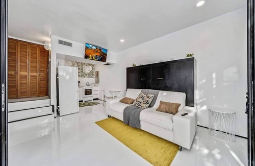 Colee Hammock Apartment | Las Olas Hammocks Unit 3 By PMI