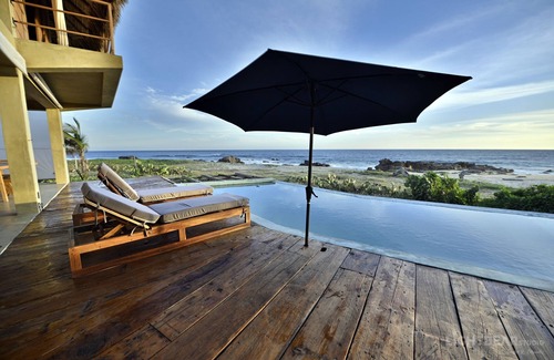 Santa Maria Tonameca Villa | Las Olas, spacious beach front room with infinity pool and spectacular views