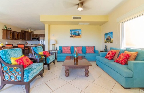San Jose del Cabo Condo | Las Olas Oceanfront Surfer's Paradise, 3 Bedroom Ground Level End Unit