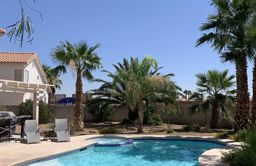 Sovana House | Las Vegas Luxury 4 BR house with the pool. 10 min drive from the Strip.