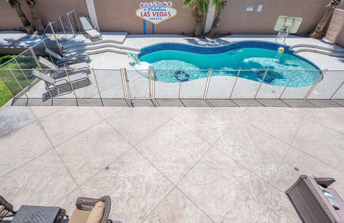 Green Valley House | “Las Vegas Retreat: Heated Pool, EV Charger, Minutes from Airport & Strip!”