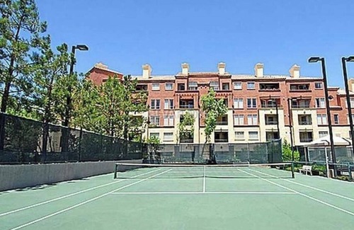 Las Vegas Condo | Las Vegas Strip - Cozy 2-bedroom, 2 - bathroom condo with WiFi, AC, Pool & Gym