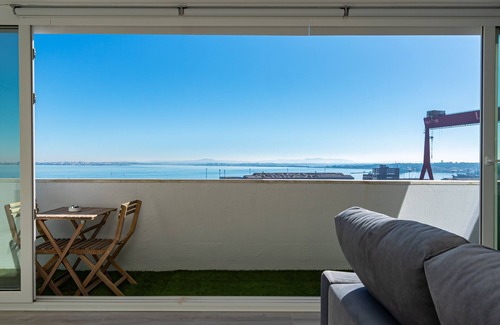 Cacilhas Apartment | Last floor with a great river view!