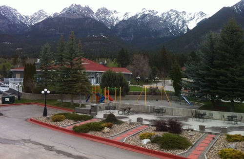 East Kootenay Villa | LAST MINUTE DEAL - JUNE 10 - 17 ONLY $950. Family Friendly