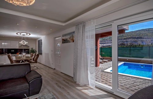 Srinjine Villa | LAST MINUTE! Luxury Villa Dream, 32sqm private pool and 4 bedroom, near Split