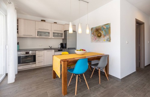 Komarna Apartment | Last minute offers/Pet friendly/VERY low low season prices !