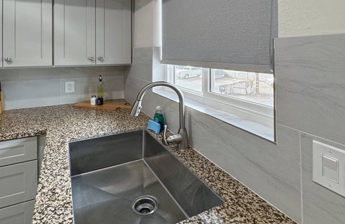 Beverly Green Apartment | LasVegas,3BR,Book,Strip,Convention,july4th,LVCCwalkto,Sale,wifi,
