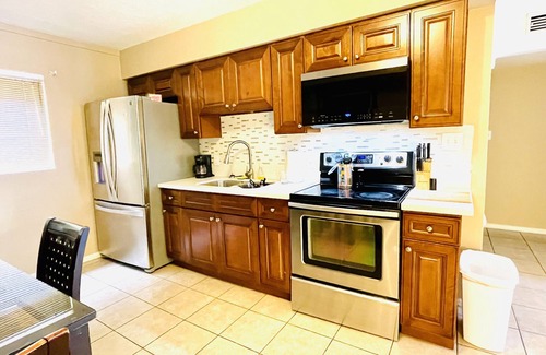 Beverly Green Apartment | LasVegas,STRIP,2BrCondo,ConventionCenter,petsFriendly,LVCC,july4th,wifi,pool