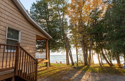 Ellsworth House | LATE SEPT WEEK OPEN 200' SUNSET BEACH MODERN HOUSE WIFI FIREPLACE PET FRIENDLY
