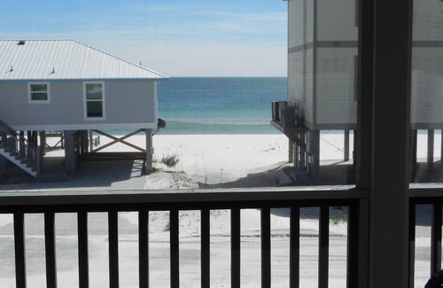Surf Side Shores House | LATE SUMMER/AUTUMN LOW RATES!nBOOK YOUR RELAXING GETAWAY STAY AT CORAL DUNES !
