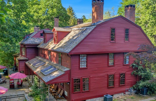 Norwichtown House | Lathrop Manor, home of the Lathrop family, Lydia Sigourney, and Benedict Arnold