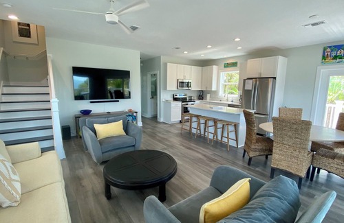 Cudjoe Key House | Latitudes - Ocean front with salt water pool.