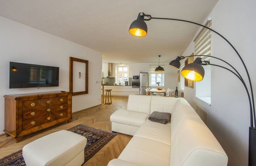 Cesky Krumlov Apartment | Latron 98