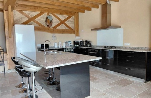 Saint-Jean-de-Duras House | LAUBIE — Splendid Views and Absolute Tranquillity Among the Vineyards