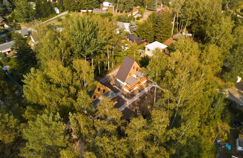 Gorden-Staupitz House | lauch3.de: yellow holiday home by the lake