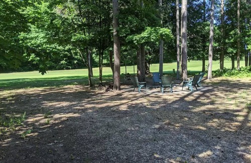 Thompsonville House | Laughing Moose Lodge: Premier Large Group Crystal Mountain Resort Golf/Ski