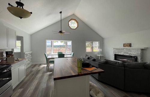 Hope House | "Laughing Turtle" - A Wixom Lake paradise vacation home. Pet friendly!
