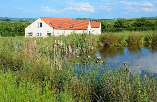 Horncastle Apartment | Laura's Loft - Private, romantic self-catering apartment with views for couples