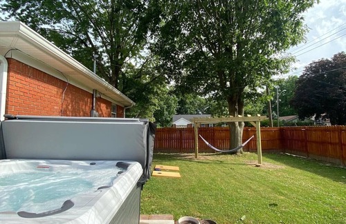 Wayne Apartment | Laura’s Sweet Suite Private, Cozy 2-Bd Rm Guest Suite. HOT TUB