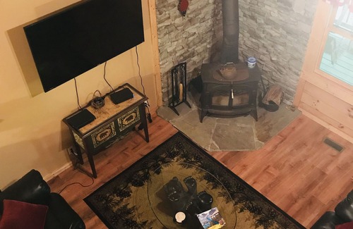 Gatlinburg - Pigeon Forge Cabin | Laura’s Hideaway is a Smoky Mt Gem - secluded yet close to all the action!