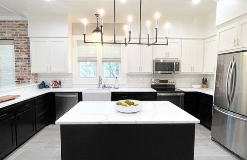 Laurel House | Laurel Top Property, Downtown Walkable, King Bed