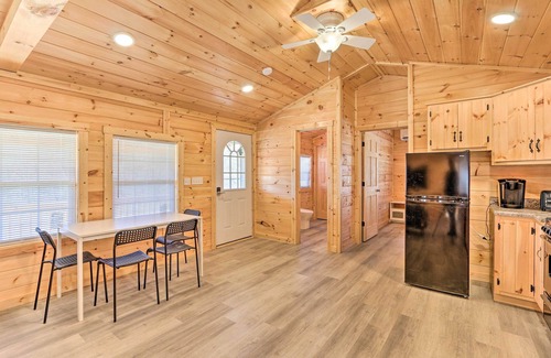 Laurelville Cabin | Laurelville Cabin < 11 Mi to Old Man's Cave!