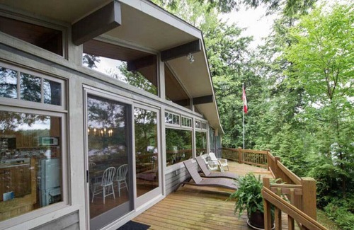 Harrington Cottage | Laurentian Lakeside Cottage 53, 4-season, 3 bedroom 2 bath cottage sleeps 8