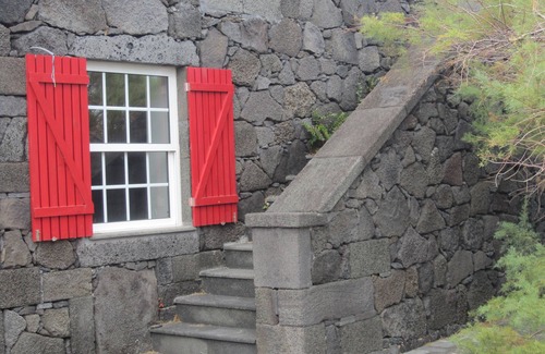 Sao Roque do Pico House | Lava Garden House