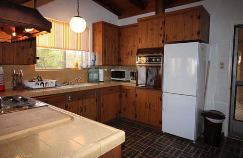 Joshua Tree House | Lava House - Mid-Century Modern! Vintage Vibes & Modern Conveniences.
