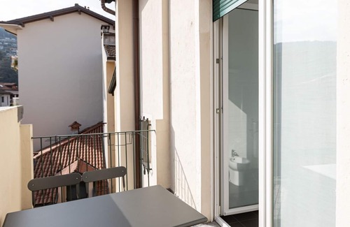 Stresa Apartment | Lavanda in the heart of Stresa, minutes from Lake Maggiore, terrace, WiFi, A/C