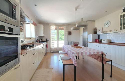Pouzolles House | Lavande- Family Villa with Pool near Pezenas