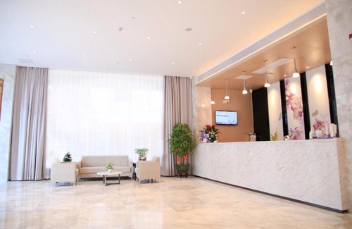 Longhua District Hotel | Lavande Hotels·Shenzhen North Railway Station Longhua Yicheng Center
