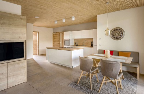 Neualbenreuth Apartment | Lavendelwohnung mit kuschliger Wohnküche