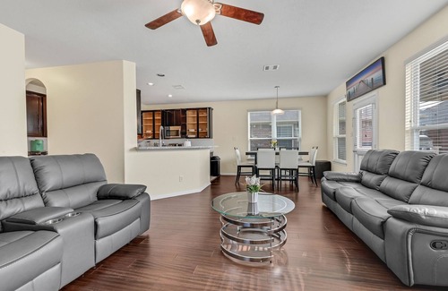 Spring House | Lavender Wonder - 6 Bdrm, 3.5 bath with pool & spa