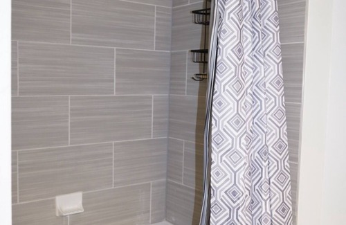 Houston Apartment | Lavish 2Bd/2Ba- IAH Area