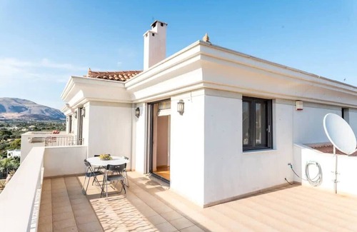 Palaia Fokaia Villa | Lavish Athens Pool Villa - Indulge in Luxury