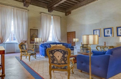 Santa Croce Apartment | Lavish ceiling frescoes,rich fabrics-super luxe- steps to Piazza della Signoria