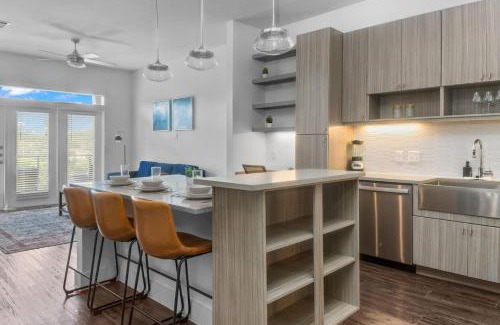 West Oak Hill Apartment | Lavish Escape 1Bd1Ba Pool w Golf Sim