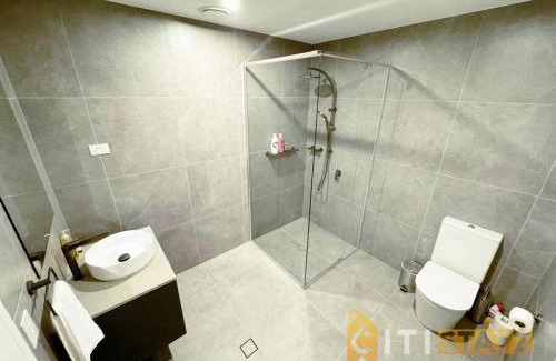 Lyneham Apartment | Lavish in Lyneham - 2BD 1Bth Apt