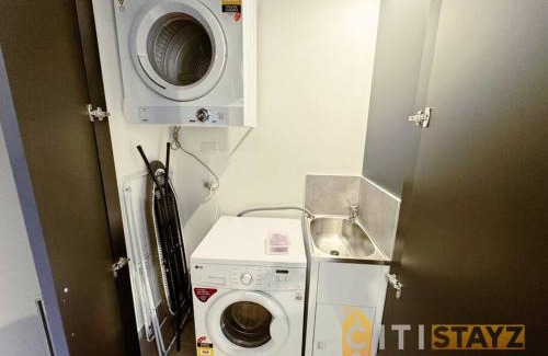 Lyneham Apartment | Lavish in Lyneham - 2BD 1Bth Apt