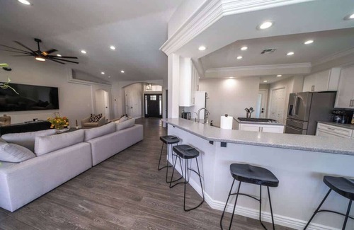Lake Havasu City House | Lavish Lake Havasu Villa + Guest House Private Backyard, Pool & Fire Pit