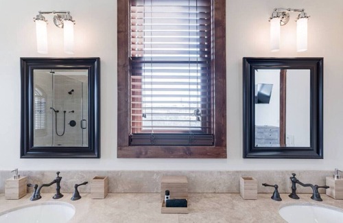 Creston House | Lavish Ranch Villa with a Private Lake in 150 Majestic Acres