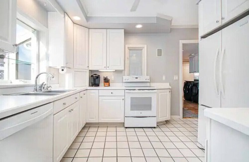Mishawaka House | Lavish River Front Home 1 Mile From Notre Dame