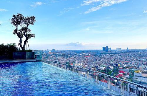 Surabaya Apartment | Lavish The Peak 2BR Apartment in Tunjungan Plaza 5 Surabaya City Centre by Le Ciel Hospitality