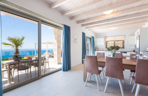 Zerviana Villa | Lavish Villa for 7 overlooking Phalasarna Beach