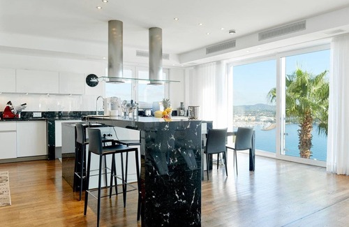 Siesta Villa | Lavish villa with infinity pool and views
