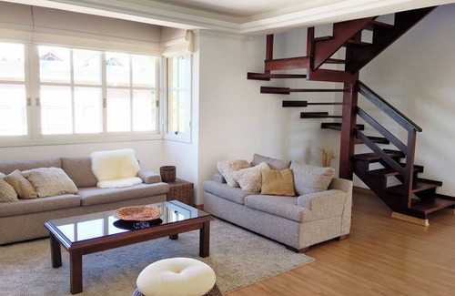 Planalto Apartment | Lawn Centre - Luxury triplex overlooking the Quilombo Valley