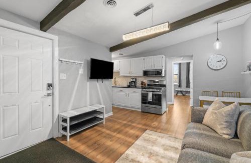 Lawrenceville Apartment | Lawrenceville Central !3 Large and Spacious One Bedroom Apartment with Free Street Parking