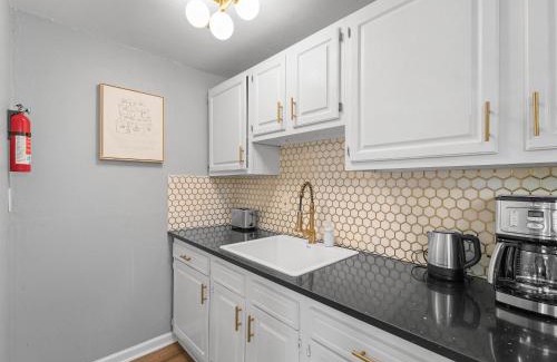 Lawrenceville Apartment | Lawrenceville Central !3 Large and Spacious One Bedroom Apartment with Free Street Parking